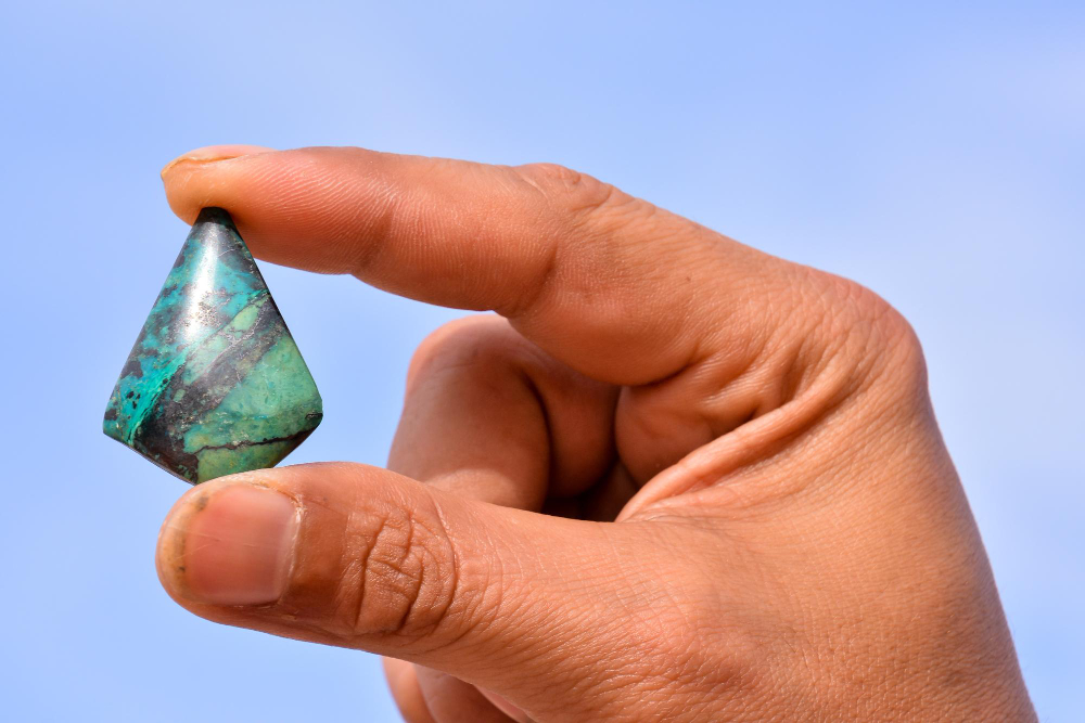 ¿Por qué la labradorita fascina tanto a los diseñadores contemporáneos?